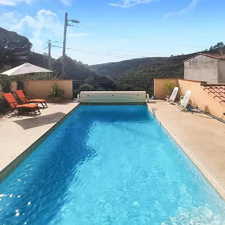 Awesome In With Kitchen Holiday home Cabrerolles